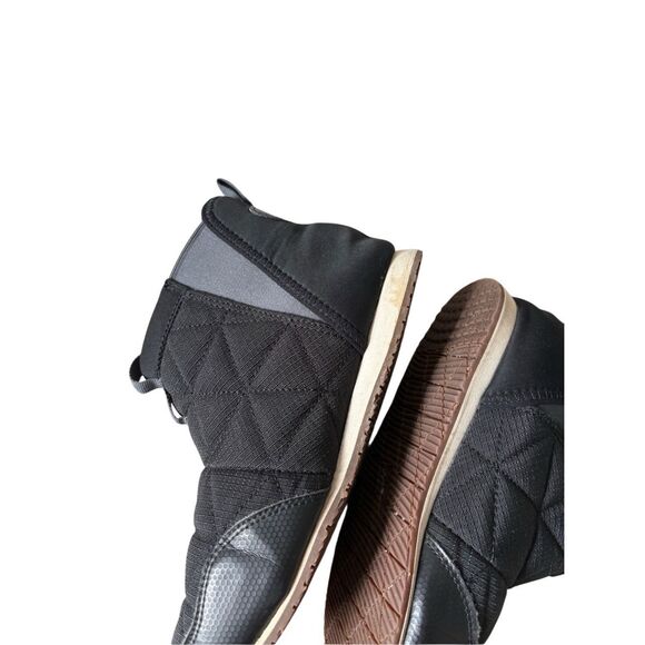 Teva Kids ReEmber Mid Boots size 4 Black - Picture 8 of 8
